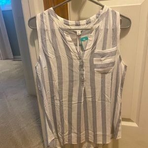 Market & Spruce Woman’s Prett Henley Sleeveless top